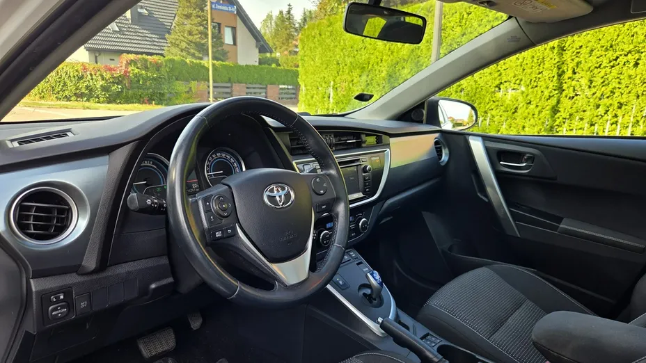 TOYOTA Auris -