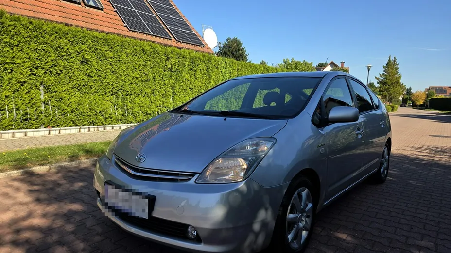 TOYOTA Prius -