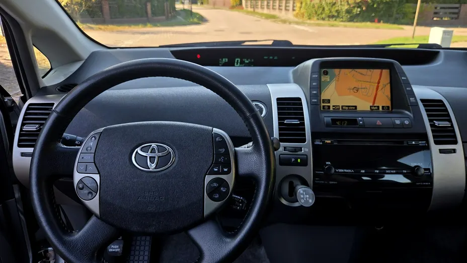 TOYOTA Prius -