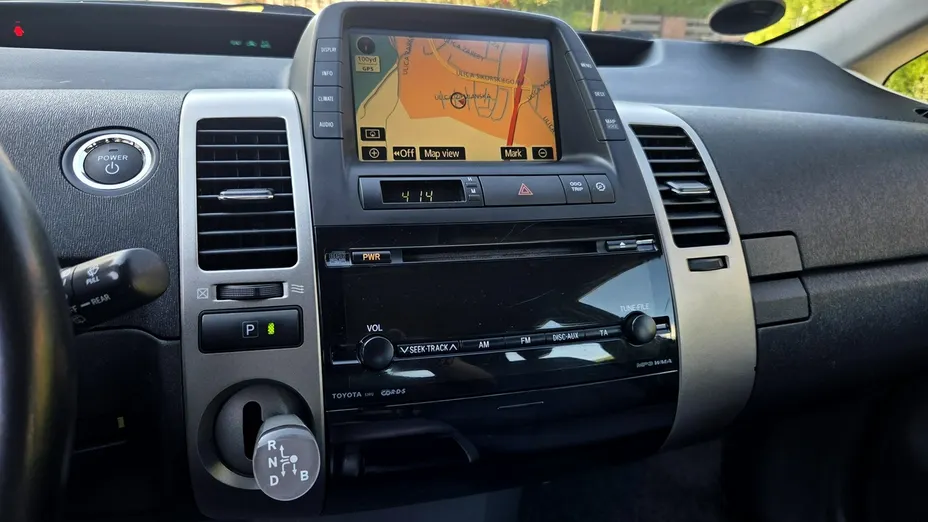 TOYOTA Prius -