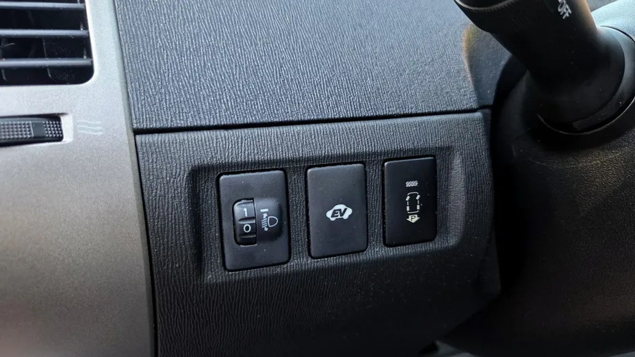 TOYOTA Prius -