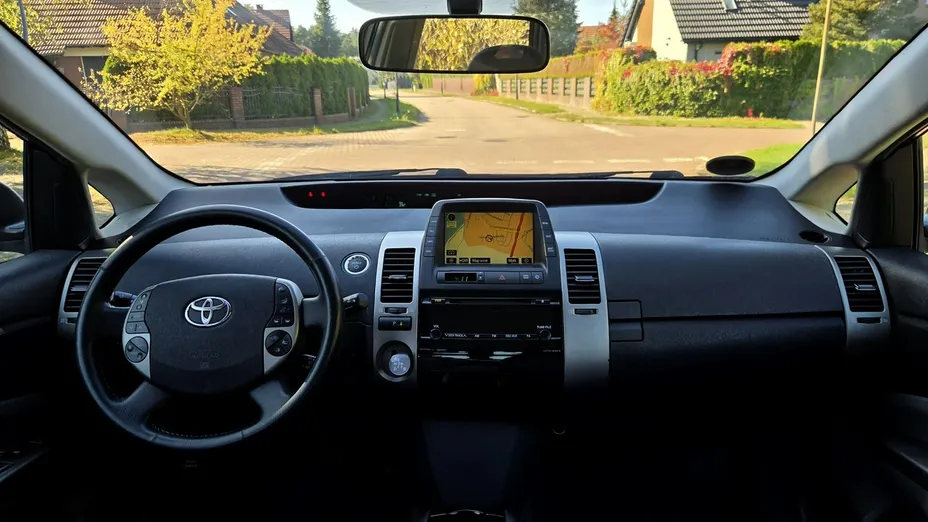 TOYOTA Prius -