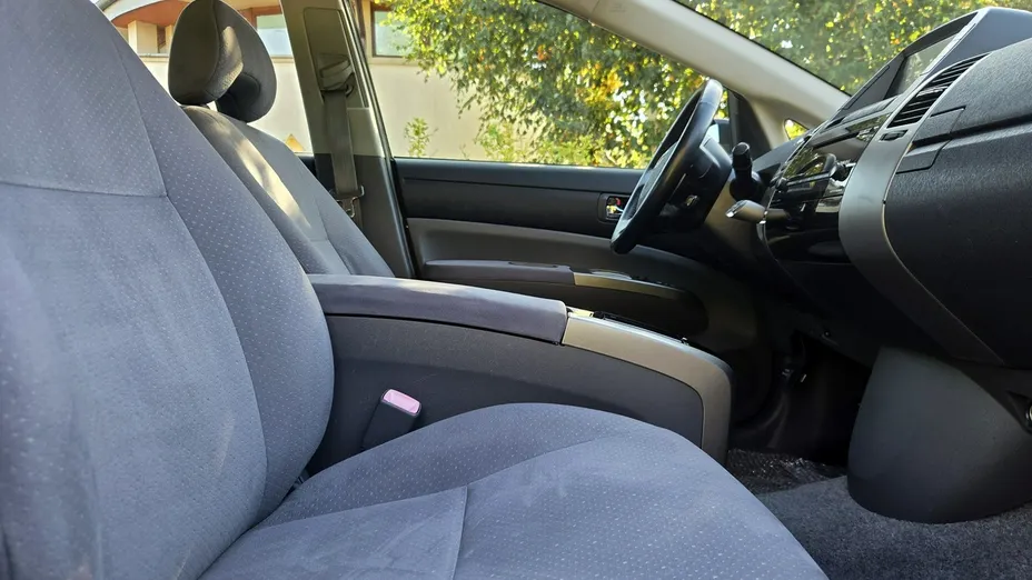 TOYOTA Prius -
