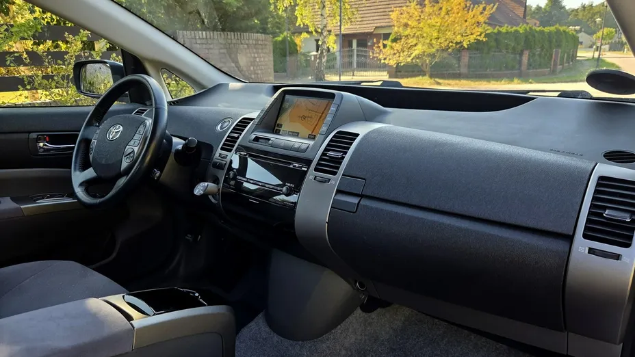 TOYOTA Prius -