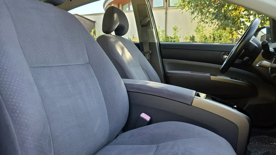 TOYOTA Prius -