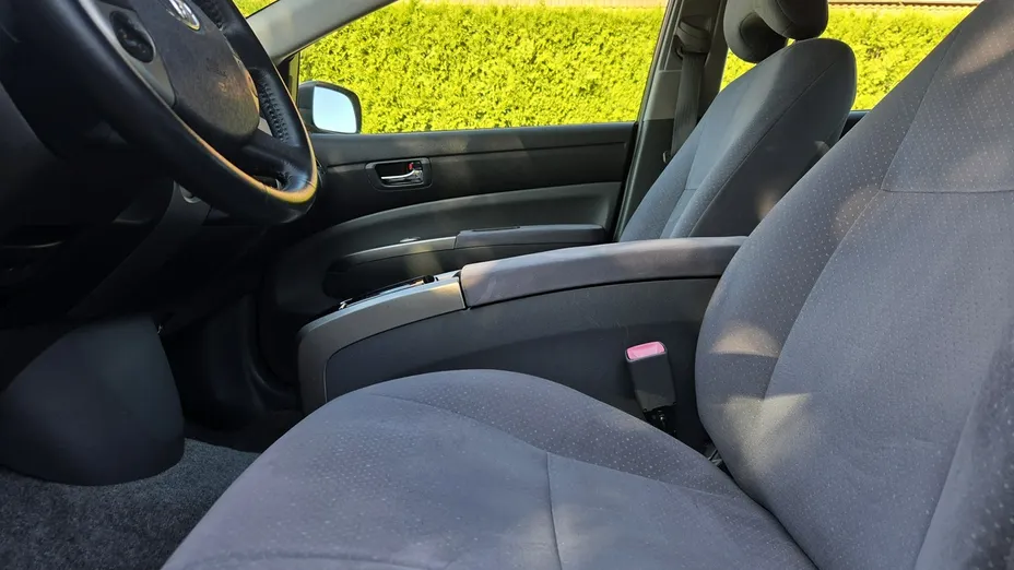 TOYOTA Prius -
