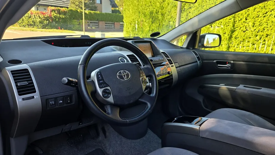TOYOTA Prius -