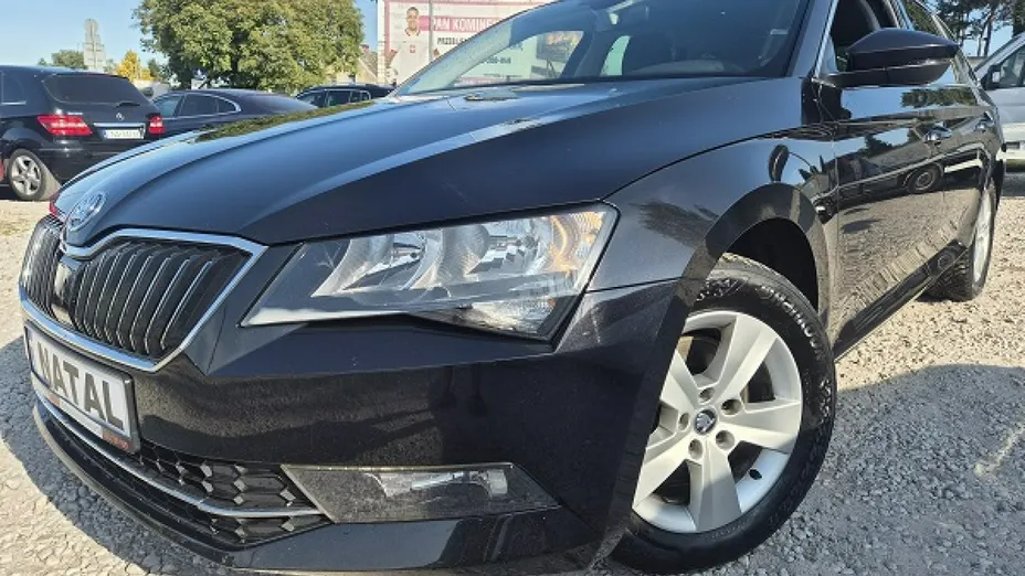 SKODA Superb -