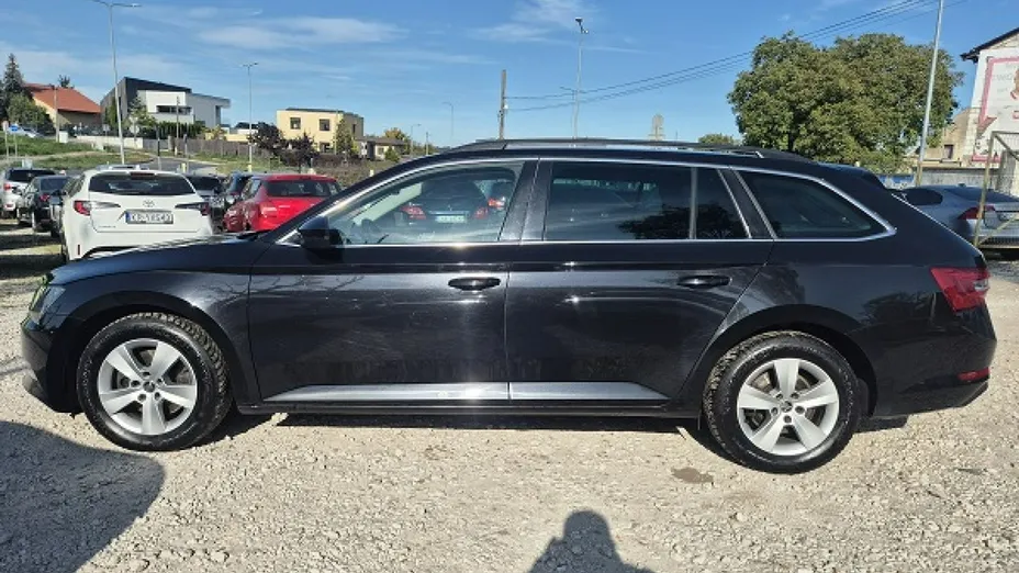 SKODA Superb -