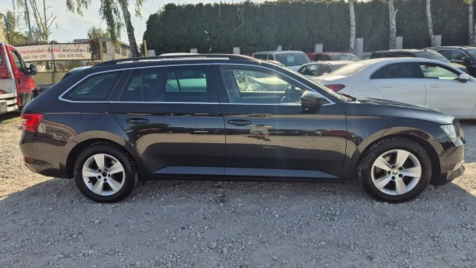SKODA Superb -