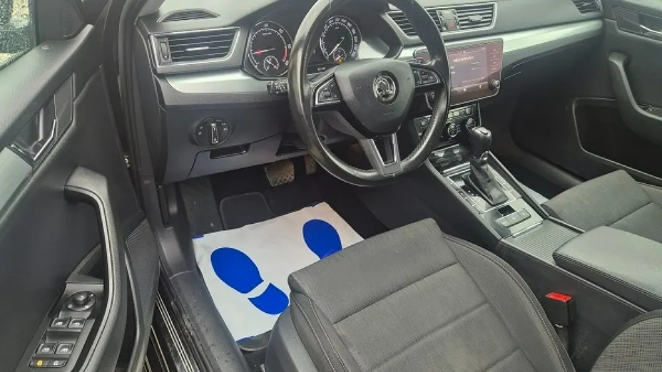SKODA Superb -
