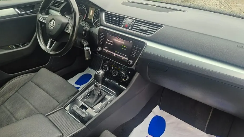 SKODA Superb -