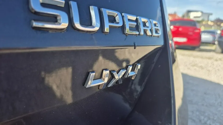 SKODA Superb -