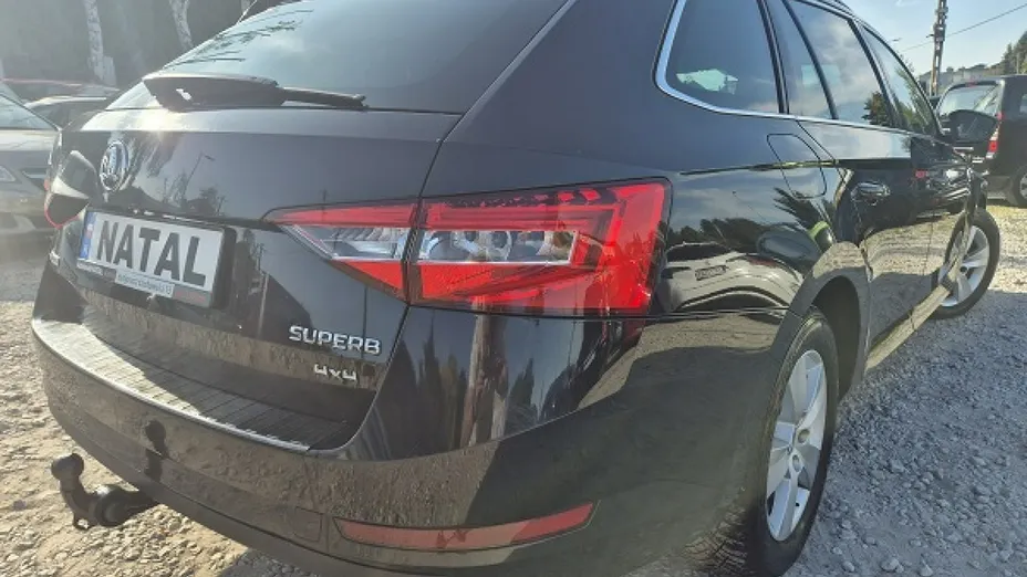 SKODA Superb -