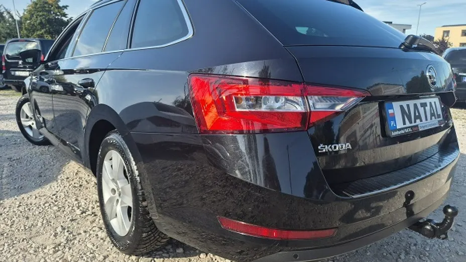SKODA Superb -