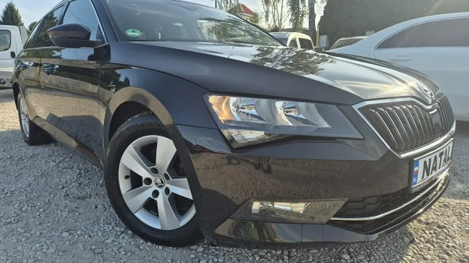 SKODA Superb -