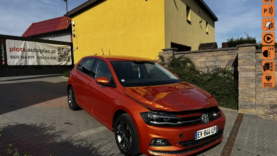 VOLKSWAGEN Polo -