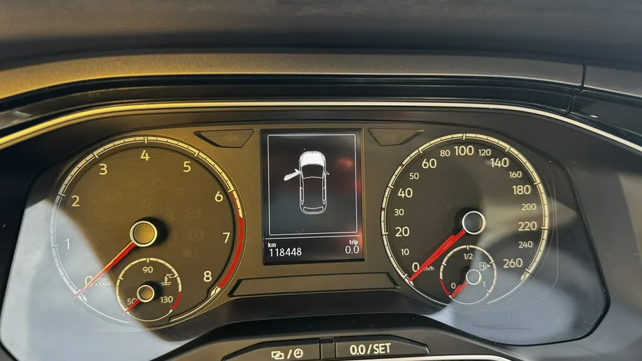 VOLKSWAGEN Polo -