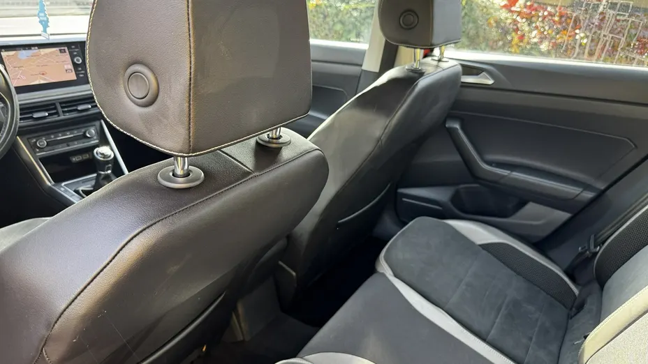 VOLKSWAGEN Polo -