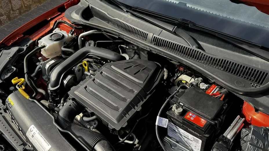 VOLKSWAGEN Polo -