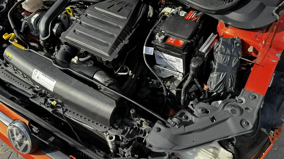 VOLKSWAGEN Polo -