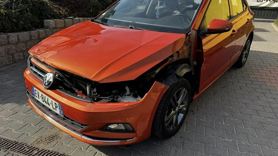 VOLKSWAGEN Polo -