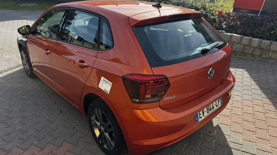 VOLKSWAGEN Polo -
