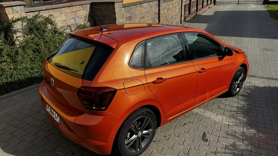 VOLKSWAGEN Polo -