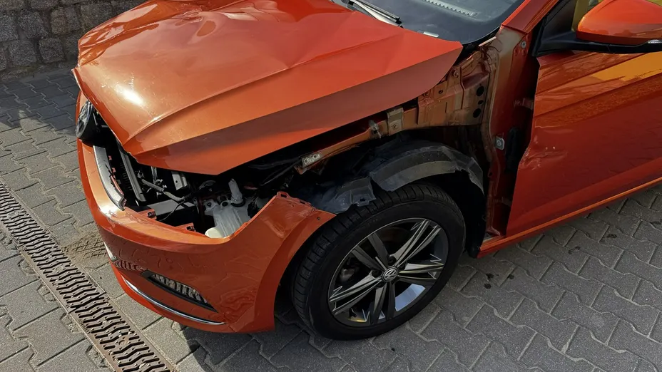 VOLKSWAGEN Polo -