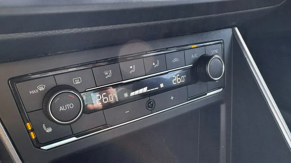 VOLKSWAGEN Polo -