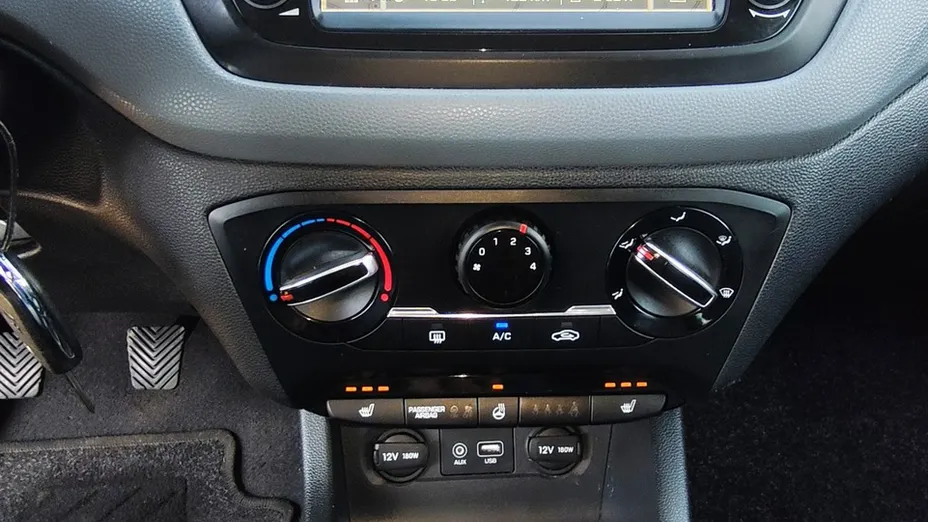 HYUNDAI i20 -