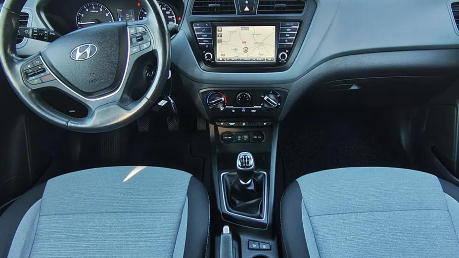 HYUNDAI i20 -