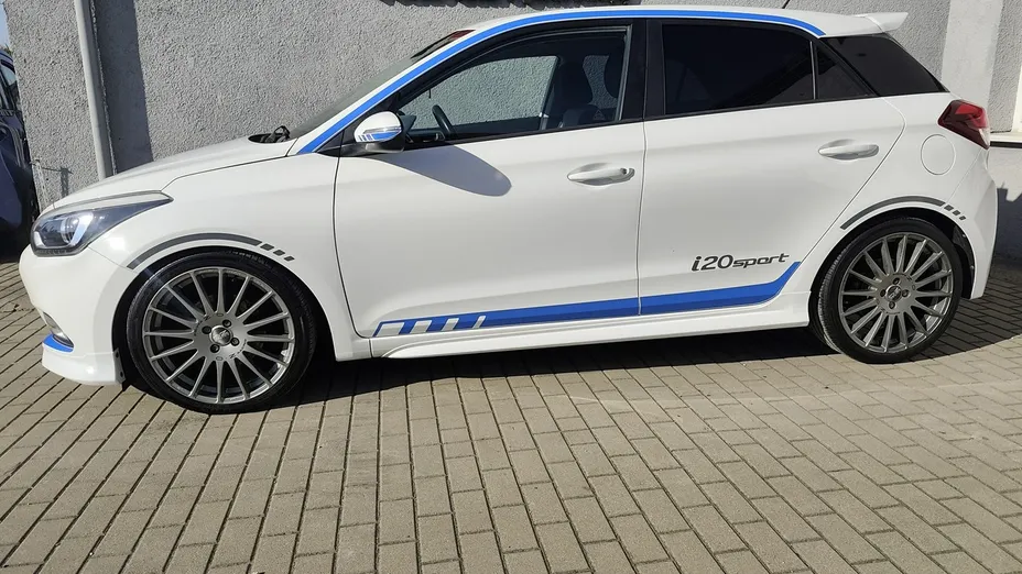 HYUNDAI i20 -