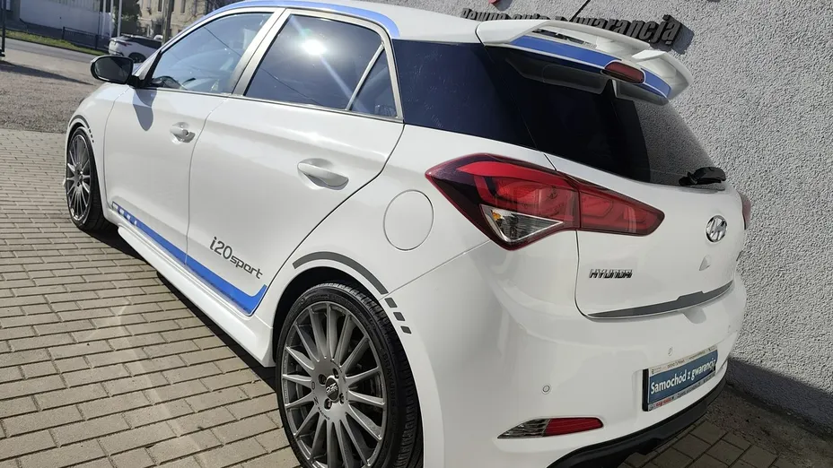 HYUNDAI i20 -
