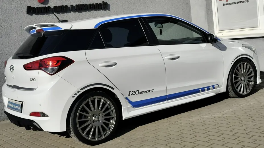 HYUNDAI i20 -