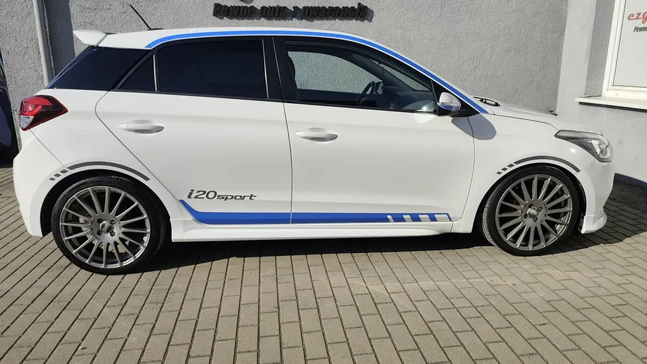 HYUNDAI i20 -