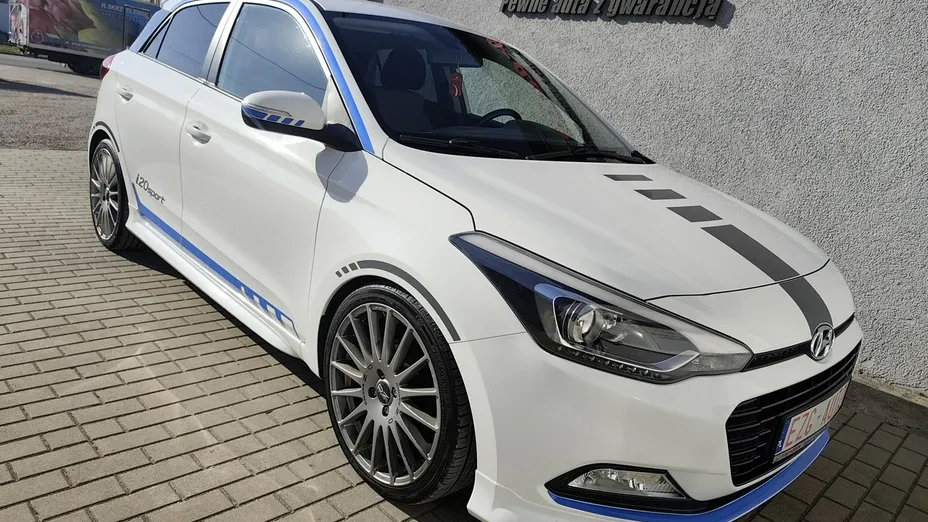 HYUNDAI i20 -