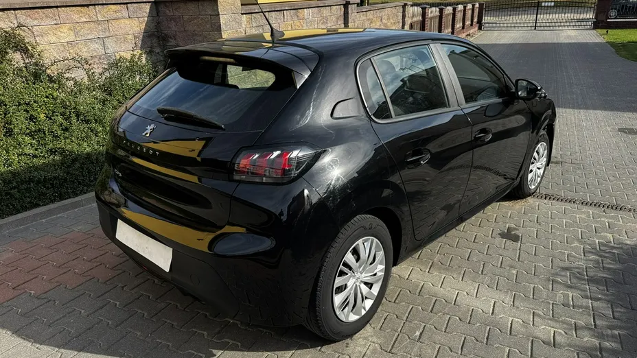 PEUGEOT 208 -