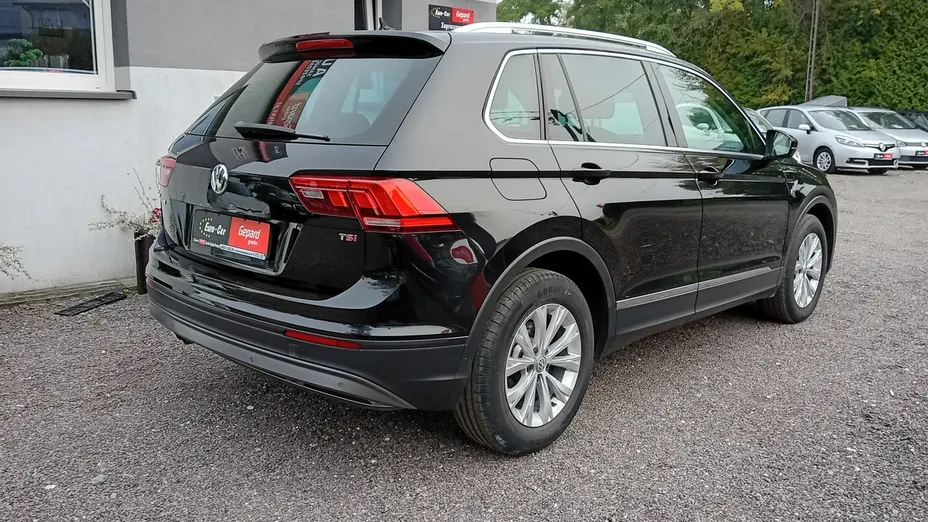 VOLKSWAGEN Tiguan -