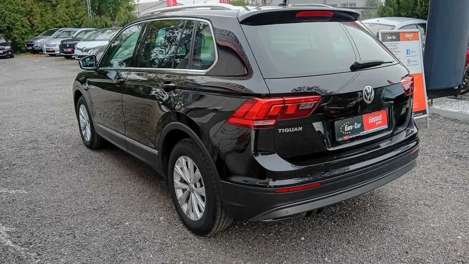 VOLKSWAGEN Tiguan -