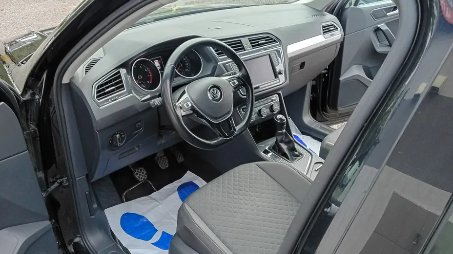 VOLKSWAGEN Tiguan -