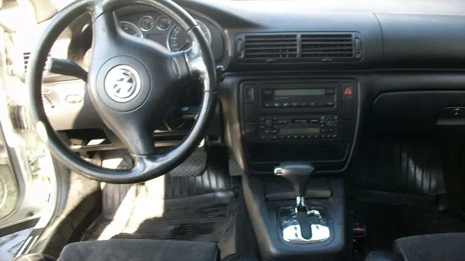 VOLKSWAGEN Passat -