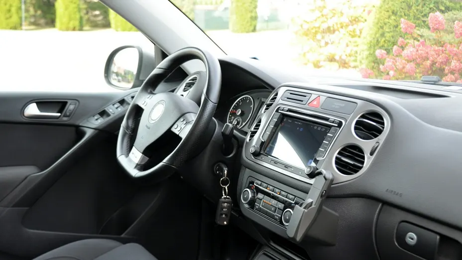 VOLKSWAGEN Tiguan -