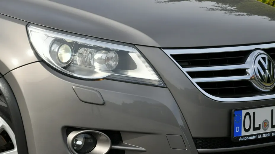 VOLKSWAGEN Tiguan -