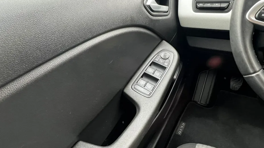 RENAULT Clio -