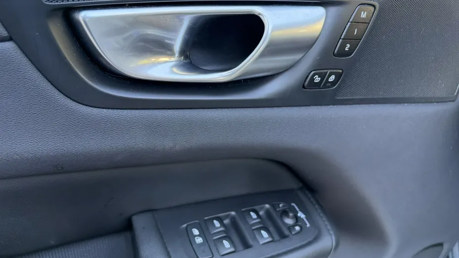 VOLVO XC60 -