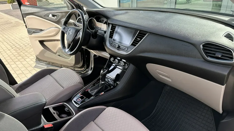 OPEL Grandland X -