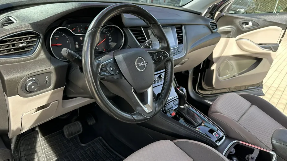 OPEL Grandland X -