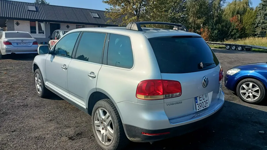 VOLKSWAGEN Touareg -