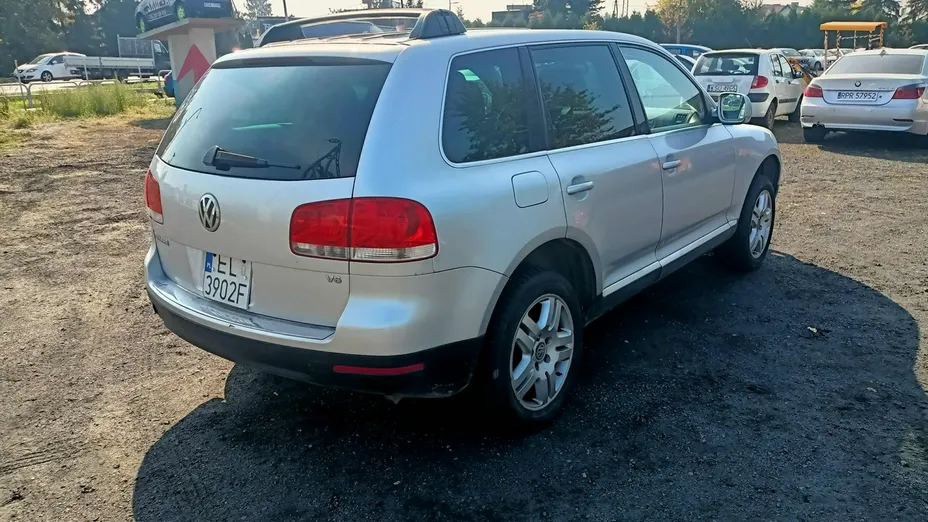 VOLKSWAGEN Touareg -